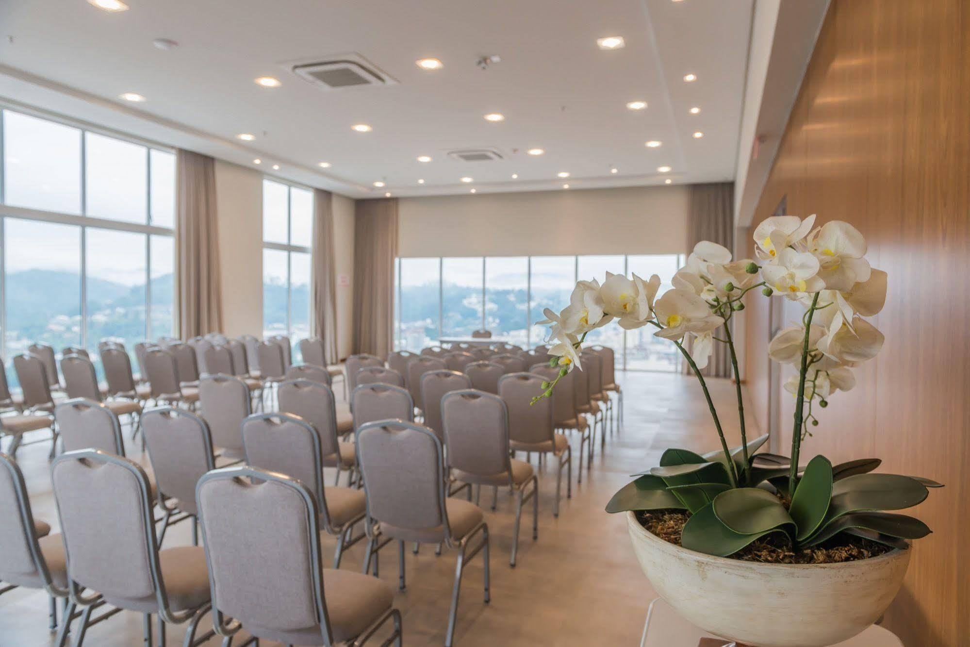 Tri Hotel Executive Brusque Ngoại thất bức ảnh